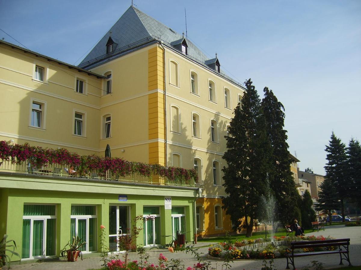 Aparthotel Dom Zdrojowy Jelenia Góra Exterior foto